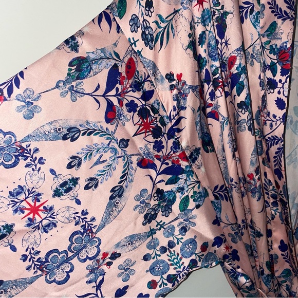 VS Satin Robe - Picture 3 of 4